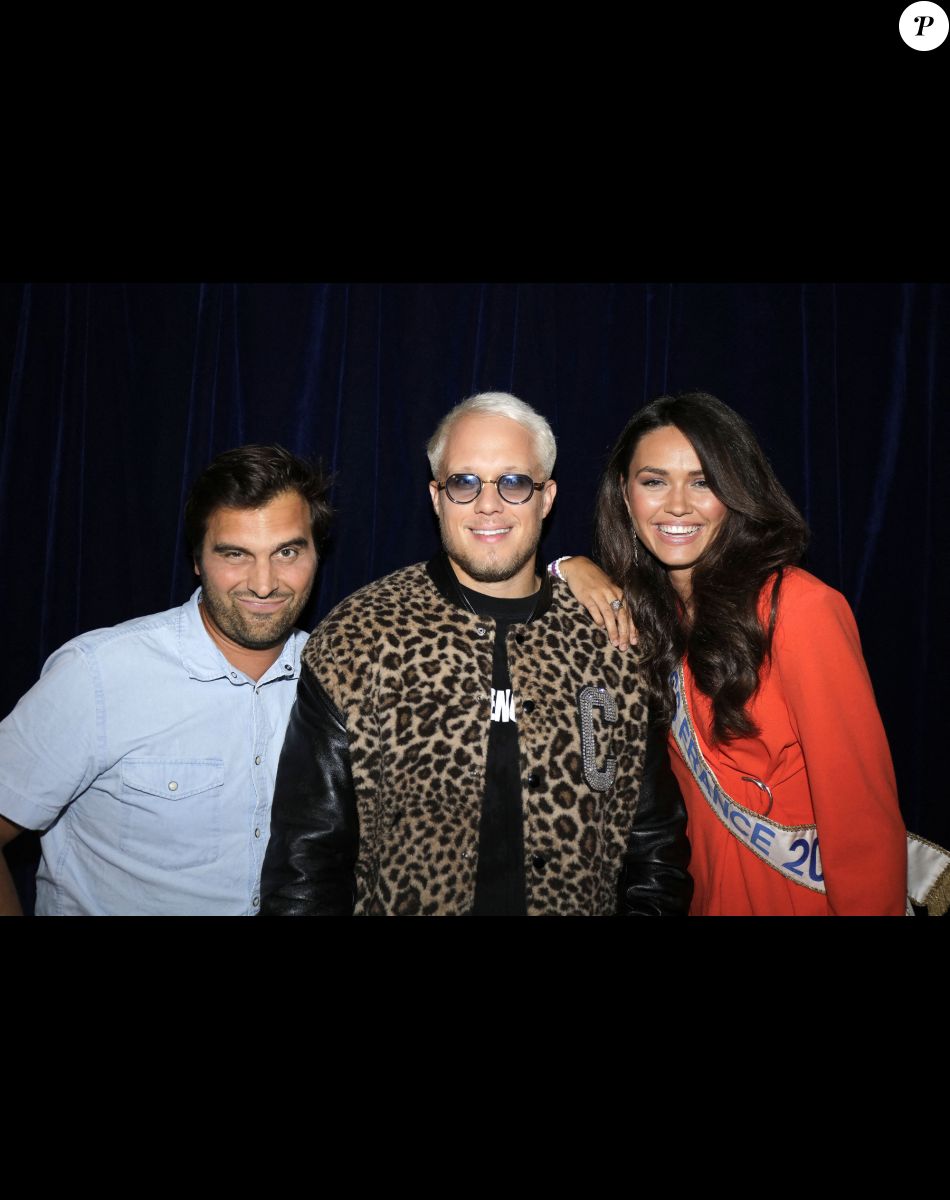 Exclusif - Fabien Delettres, Diane Leyre et Guillaume Genton dans les backstage de l'enregistrement de l'émission "Chez Jordan". Le 22 août 2022 Le trio arrivera le 29 août sur la matinale de Virgin Radio, rebaptisée "Le Morning Sans Filtres" de 6H à 9H30 © Cédric Perrin / Bestimage