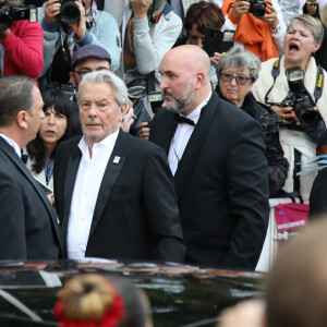 Alain Delon - Montée des marches du film "A Hidden Life" lors du 72ème Festival International du Film de Cannes, le 19 mai 2019. © Denis Guignebourg/Bestimage