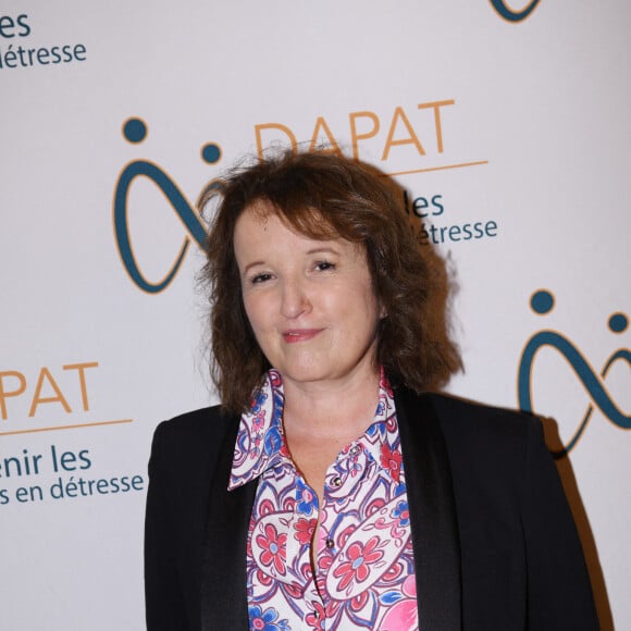 Anne Roumanoff - 2ème édition du prix Dapat au Théâtre Edouard VII à Paris le 17 octobre 2022. Les Prix Dapat sont un rendez-vous annuel qui visent à récompenser les associations qui ont mené une action remarquable à l'attention des femmes en situation de précarité lors de l'année précédente. © Rachid Bellak/Bestimage.