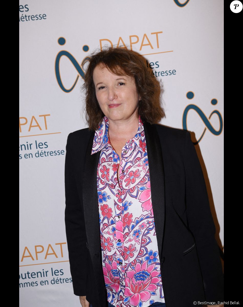 Anne Roumanoff - 2ème édition du prix Dapat au Théâtre Edouard VII à Paris le 17 octobre 2022. Les Prix Dapat sont un rendez-vous annuel qui visent à récompenser les associations qui ont mené une action remarquable à l'attention des femmes en situation de précarité lors de l'année précédente. © Rachid Bellak/Bestimage.