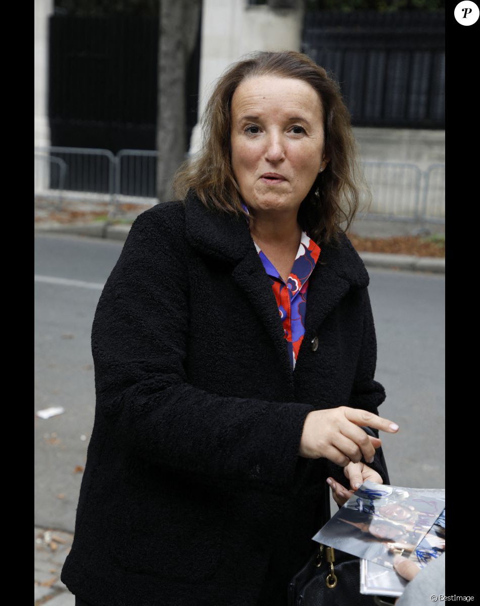 Anne Roumanoff - Arrivées à l'enregistrement de l'émission "Vivement Dimanche" au Studio Gabriel à Paris, France.