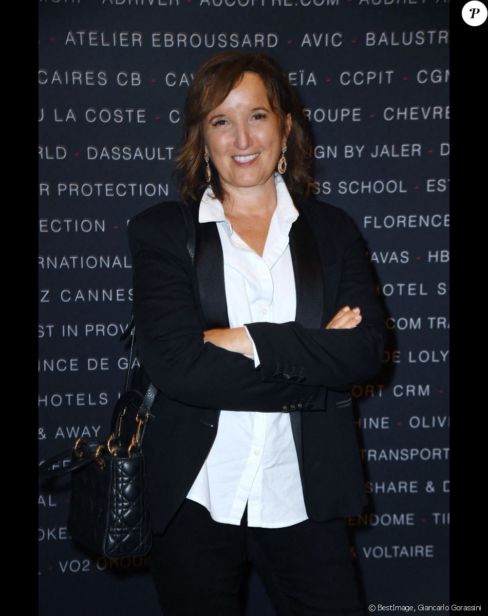 Anne Roumanoff au photocall de la soirée des 10 ans du Chinese Business Club à l'InterContinental Paris le 5 septembre 2022. © Giancarlo Gorassini / Bestimage.