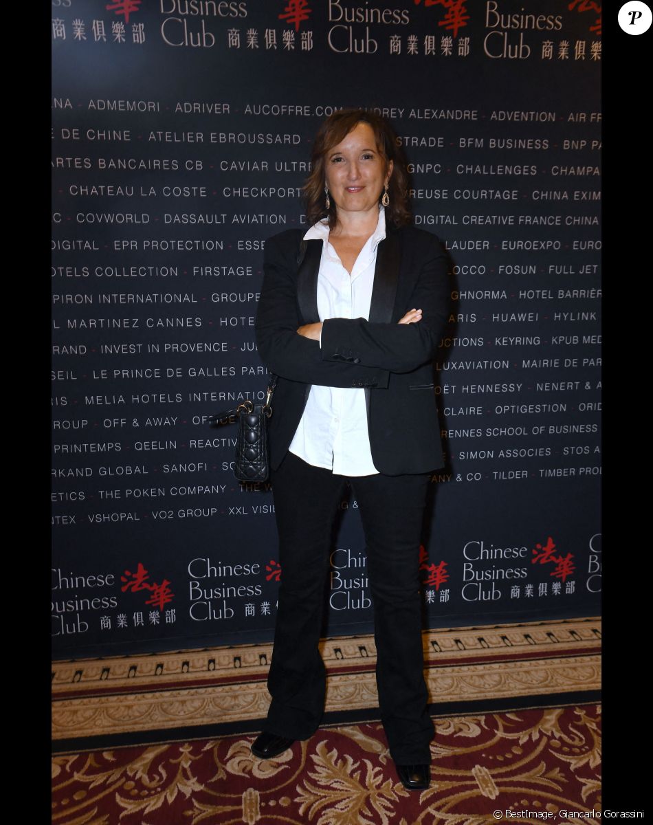 Anne Roumanoff au photocall de la soirée des 10 ans du Chinese Business Club à l'InterContinental Paris le 5 septembre 2022. © Giancarlo Gorassini / Bestimage.
