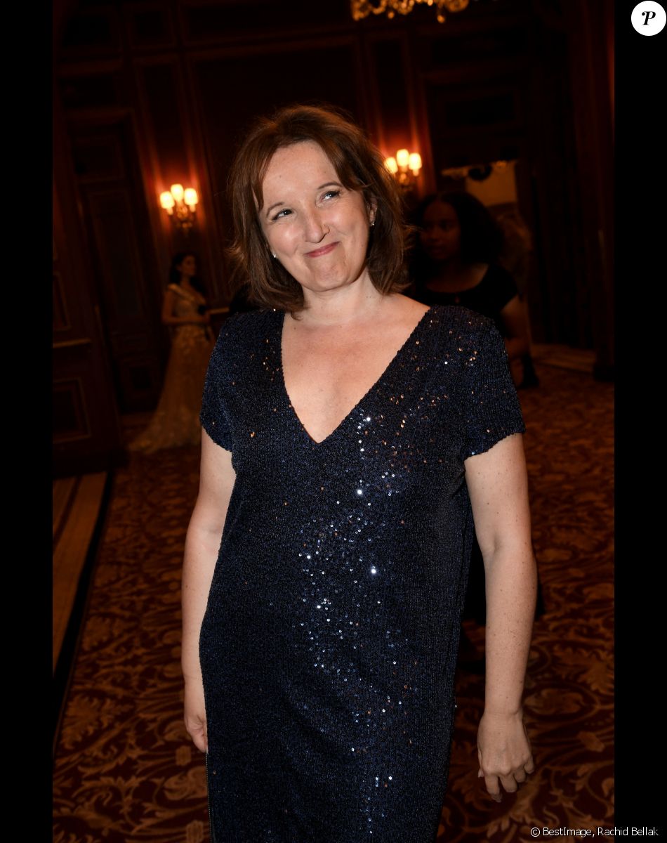 Anne Roumanoff lors du gala de l'association "Les bonnes fées" à l'InterContinental Paris le 14 juin 2022. © Rachid Bellak / Bestimage.