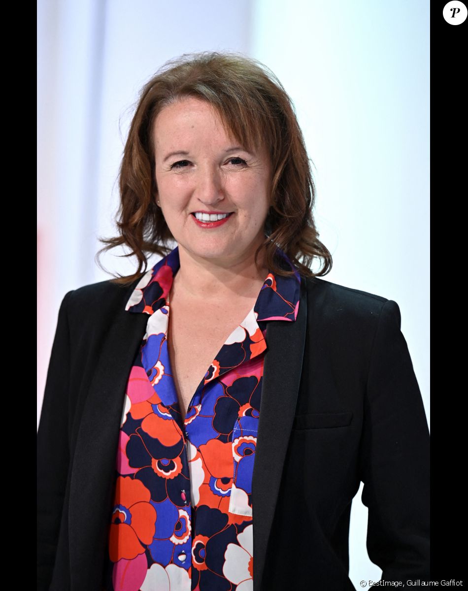 Anne Roumanoff - Enregistrement de l'émission "Vivement Dimanche prochain" présentée par M.Drucker sur France 2. Le 15 avril 2022 © Guillaume Gaffiot / Bestimage.