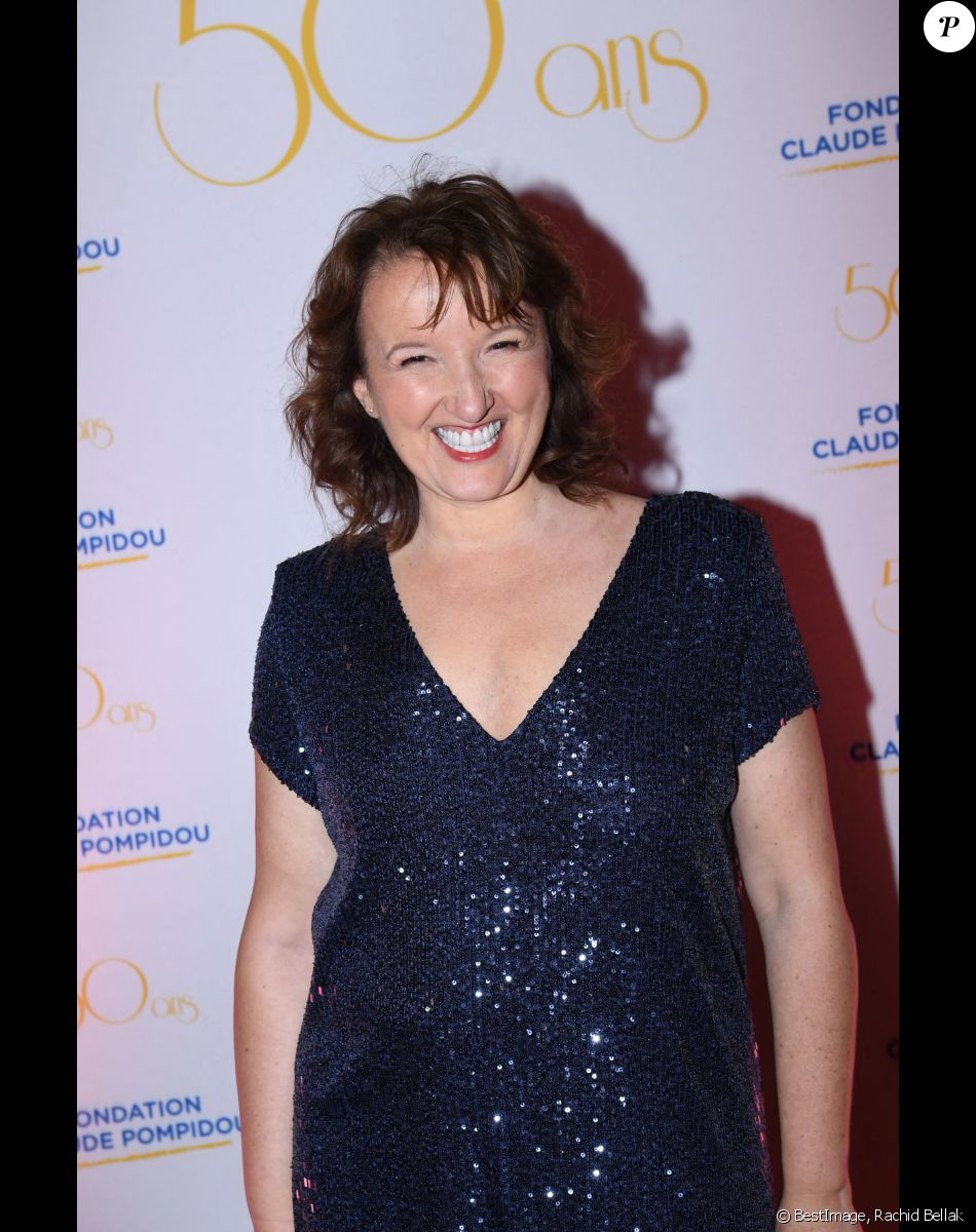 Anne Roumanoff - Soirée de gala des 50 ans de la Fondation Claude Pompidou à l'Hôtel Marcel Dassault à Paris le 12 avril 2022. Rachid Bellak / LMS / Bestimage.