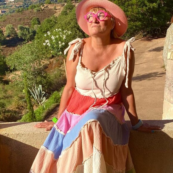 Christine Bravo pose chez elle en Corse. Instagram, août 2022.