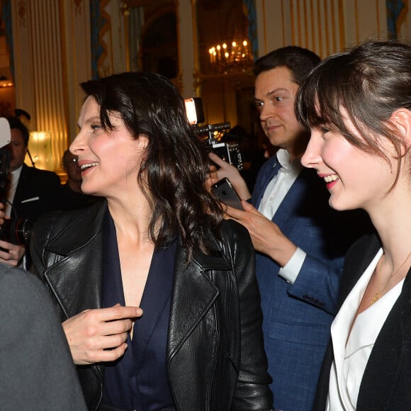 Exclusif - Juliette Binoche et sa fille Hannah Magimel - Juliette Binoche reçoit le "French Cinema Award Unifrance" au Ministère de la Culture à Paris, le 19 janvier 2018. © Veeren/Bestimage