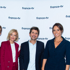 Damien Thévenot, Maya Lauqué, Thomas Sotto, Julia Vignali lors du photocall dans le cadre de la conférence de presse de France Télévisions au Pavillon Gabriel à Paris, France, le 24 août 2021. © Pierre Perusseau/Bestimage 