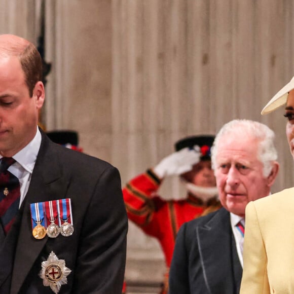 Le prince William, duc de Cambridge, et Catherine (Kate) Middleton, duchesse de Cambridge, Le prince Charles, prince de Galles, et Camilla Parker Bowles, duchesse de Cornouailles - - Les membres de la famille royale et les invités lors de la messe célébrée à la cathédrale Saint-Paul de Londres, dans le cadre du jubilé de platine (70 ans de règne) de la reine Elisabeth II d'Angleterre. Londres, le 3 juin 2022. 