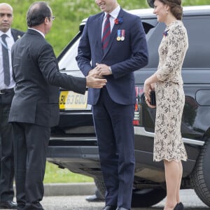 Le président français François Hollande, le prince William et Kate Catherine Middleton, duchesse de Cambridge - Dévoilement de la plaque inaugurale de la nouvelle aile du musée lors des commémorations du centenaire de la Bataille de la Somme à Thiepval, bataille qui fût la plus meurtrière de la Première Guerre Mondiale. Le 1er juillet 2016 