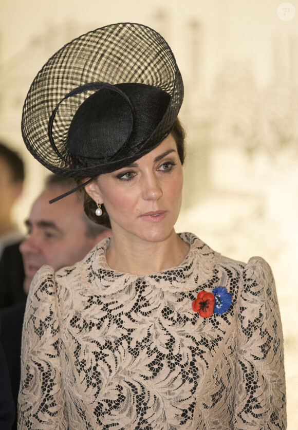 Kate Catherine Middleton, duchesse de Cambridge - Dévoilement de la plaque inaugurale de la nouvelle aile du musée lors des commémorations du centenaire de la Bataille de la Somme à Thiepval, bataille qui fût la plus meurtrière de la Première Guerre Mondiale. Le 1er juillet 2016 
