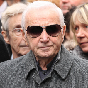 Charles Aznavour lors des obsèques de Rosy Varte en janvier 2012.
