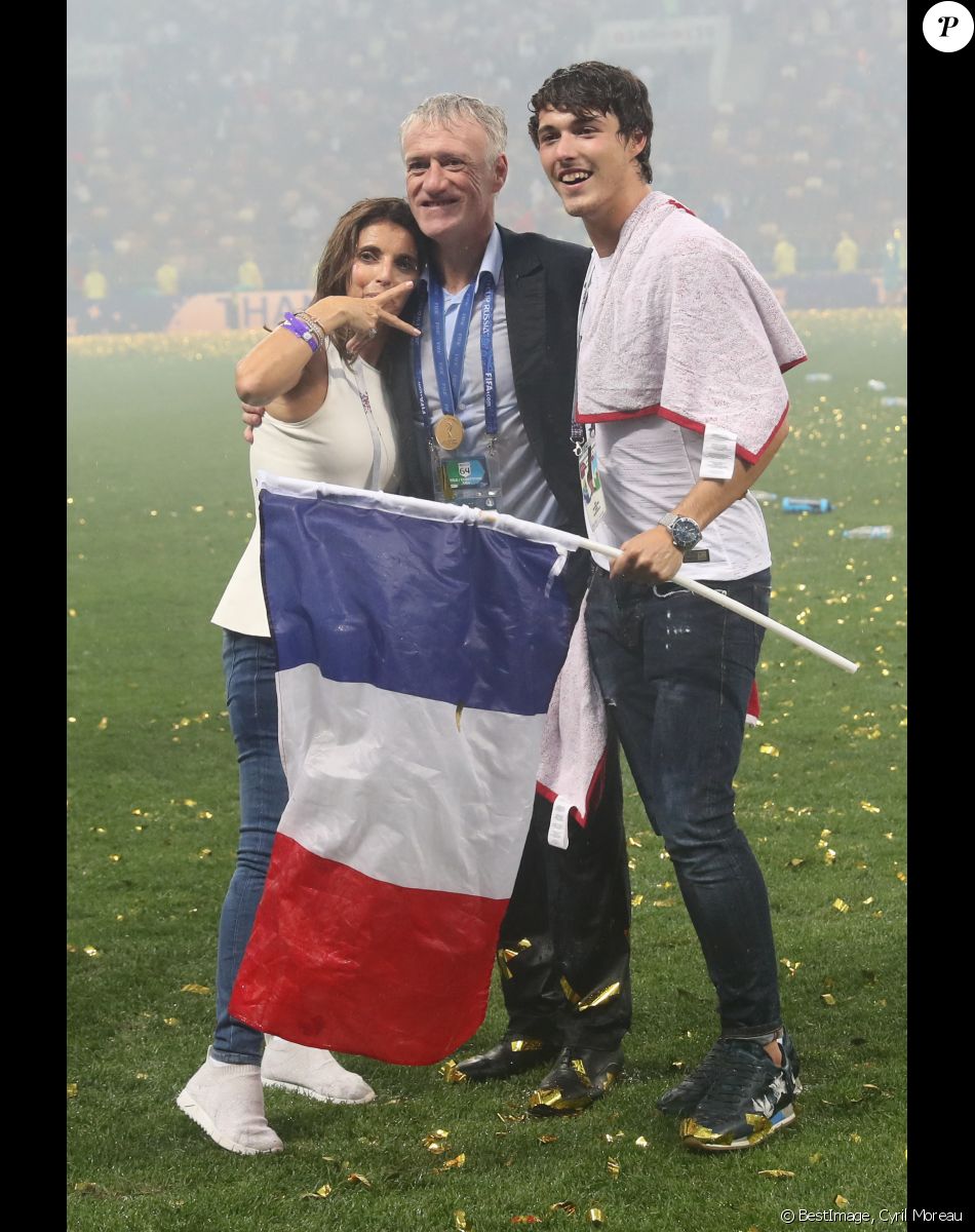 Didier Deschamps avec son fils Dylan et sa femme Claude Deschamps - Finale de la Coupe du Monde de Football 2018 en Russie à Moscou, opposant la France à la Croatie (4-2) le 15 juillet 2018 © Cyril Moreau/Bestimage
