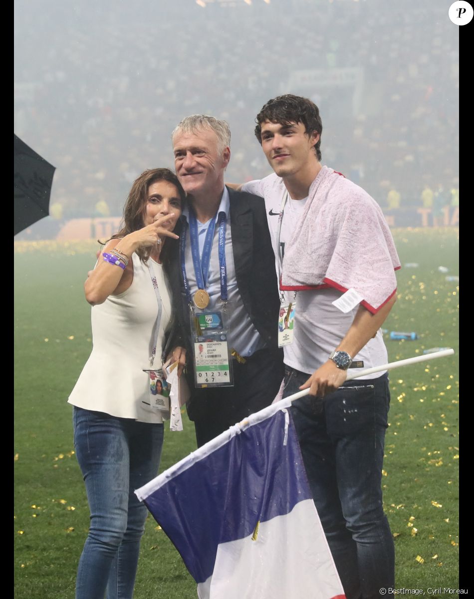 Didier Deschamps avec son fils Dylan et sa femme Claude Deschamps - Finale de la Coupe du Monde de Football 2018 en Russie à Moscou, opposant la France à la Croatie (4-2) le 15 juillet 2018 © Cyril Moreau/Bestimage