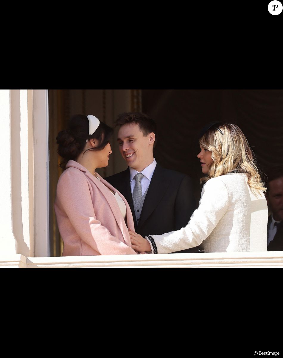 Louis Ducruet et sa femme Marie Chevallier, Camille Gottlieb - La famille princière au balcon du palais lors de la Fête Nationale de la principauté de Monaco le 19 novembre 2022. © Dominique Jacovides / Bruno Bebert / Bestimage