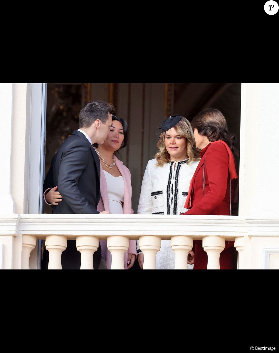 Louis Ducruet et sa femme Marie Chevallier, Camille Gottlieb et la princesse Stéphanie de Monaco - La famille princière au balcon du palais lors de la Fête Nationale de la principauté de Monaco le 19 novembre 2022. © Dominique Jacovides / Bruno Bebert / Bestimage