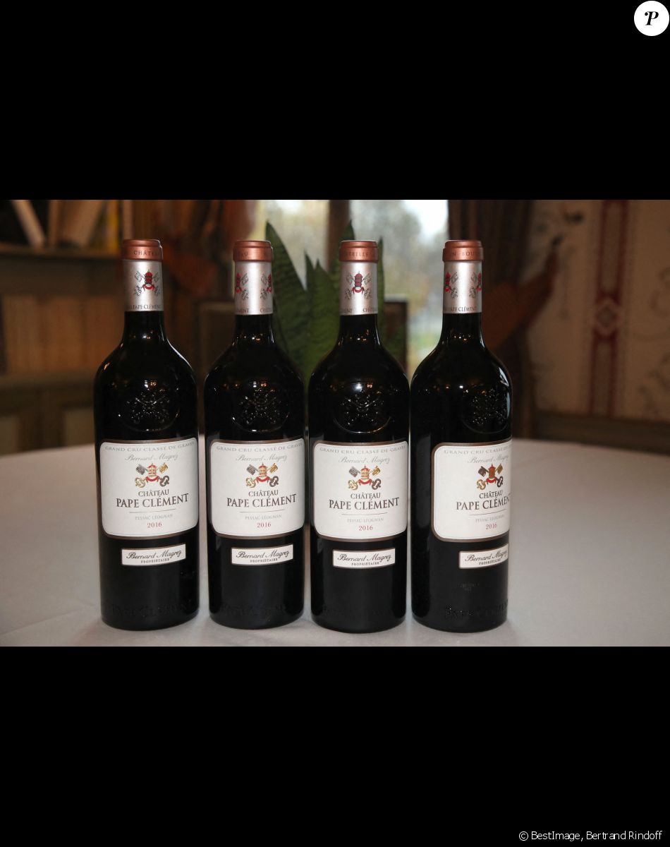 Exclusif - Bouteilles du Château Pape Clément - Le propriétaire B.Magrez fête les 770 ans du Château Pape Clément au Pavillon Ledoyen à Paris, France, le 23 Novembre 2022. © Bertrand Rindoff / Bestimage