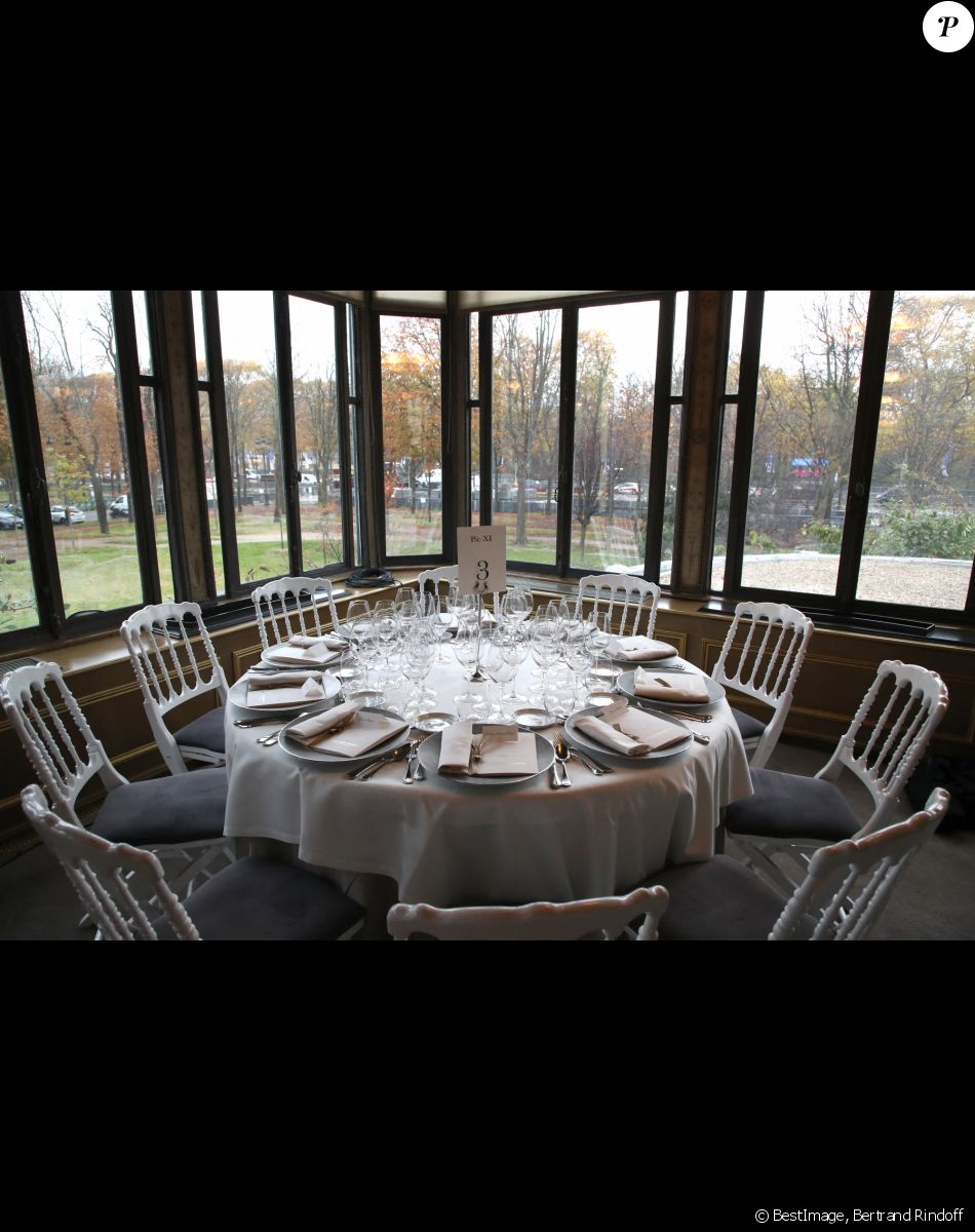 Exclusif - Illustration table - Le propriétaire B.Magrez fête les 770 ans du Château Pape Clément au Pavillon Ledoyen à Paris, France, le 23 Novembre 2022. © Bertrand Rindoff / Bestimage