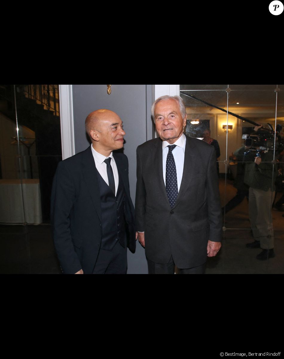 Exclusif - L'historien Fabrice d'Almeida et Bernard Magrez - Le propriétaire B.Magrez fête les 770 ans du Château Pape Clément au Pavillon Ledoyen à Paris, France, le 23 Novembre 2022. © Bertrand Rindoff / Bestimage