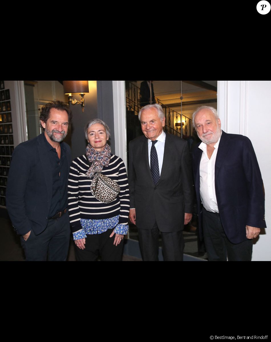 Exclusif - Stéphane De Groodt, Alexia Stresi, Bernard Magrez et François Berléand - Le propriétaire B.Magrez fête les 770 ans du Château Pape Clément au Pavillon Ledoyen à Paris, France, le 23 Novembre 2022. © Bertrand Rindoff / Bestimage