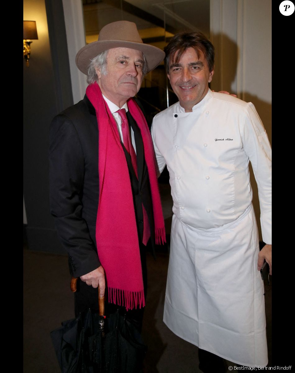 Exclusif - Franz-Olivier Giesbert et le Chef Yannick Alleno - Le propriétaire B.Magrez fête les 770 ans du Château Pape Clément au Pavillon Ledoyen à Paris, France, le 23 Novembre 2022. © Bertrand Rindoff / Bestimage