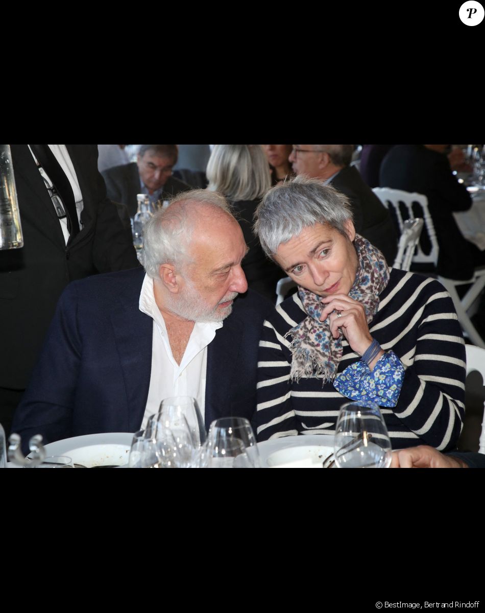 Exclusif - François Berléand et sa femme Alexia Stresi - Le propriétaire B.Magrez fête les 770 ans du Château Pape Clément au Pavillon Ledoyen à Paris, France, le 23 Novembre 2022. © Bertrand Rindoff / Bestimage