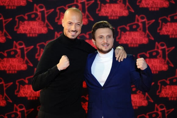 Carlito (David Coscas) et McFly (Raphaël Carlier) lors de la 23e édition des NRJ Music Awards 2021 au Palais des Festivals de Cannes, le 20 novembre 2021.