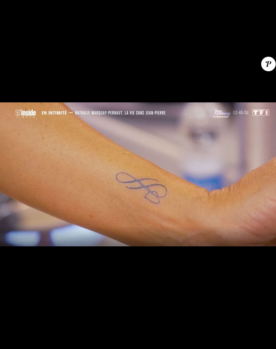 Nathalie Marquay dévoile son tatouage en hommage à Jean-Pierre Pernaut dans "50 Minutes Inside", le 15 octobre 2022, sur TF1