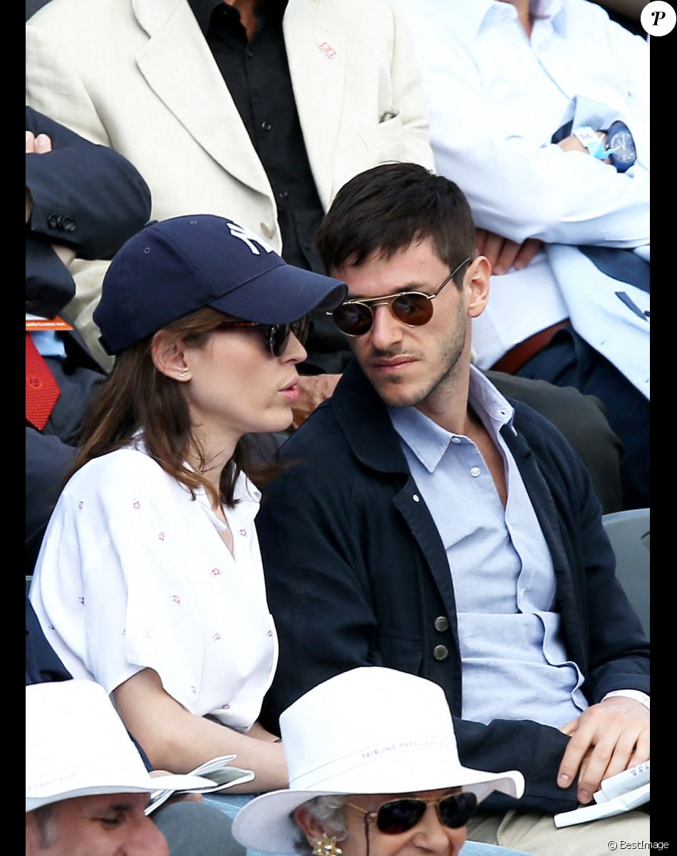 Gaspard Ulliel et Gaëlle Pietri dans les tribunes des Internationaux de Tennis de Roland Garros à Paris le 7 juin 2017 © Cyril Moreau-Dominique Jacovides/Bestimage