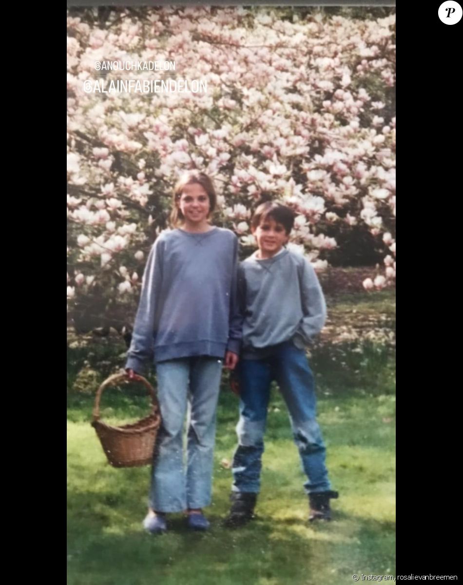Rosalie Van Breemen, la maman d'Anouchka Delon, a publié des photos de famille sur Instagram le 25 novembre 2022, pour les 32 ans de sa fille.