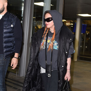 Exclusif - Madonna arrive à l'aéroport de New York le 13 novembre 2022. 