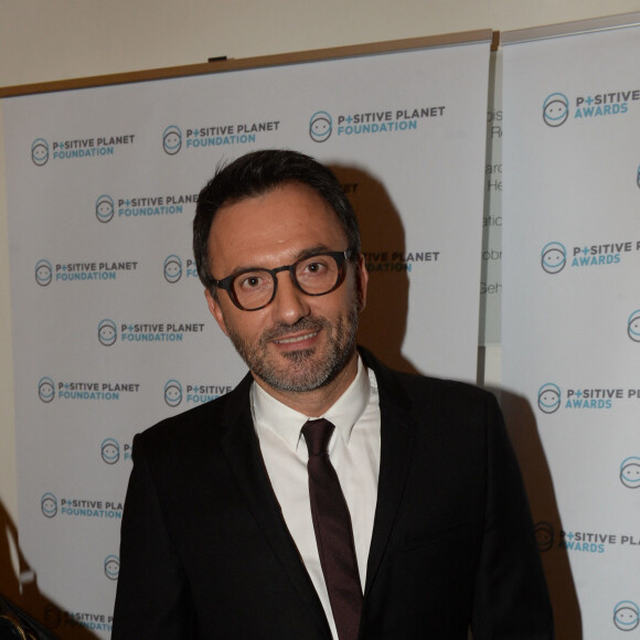 Exclusif - Frédéric Lopez - Soirée de la 9ème édition des "Positive Planet Awards" à la Fondation Louis Vuitton, Paris le 7 décembre 2016. La Fondation Positive Planet, créée en 2010 par Jacques Attali, soutient tout au long de l'année des projets d'accompagnement à l'entreprenariat et de développement de l'accès aux services financiers et non financiers, qui incarnent les principes de l'économie positive, et ce à travers le monde, au Moyen-Orient, en Afrique, en Asie, en Amérique du Sud et en France via Positive Planet Adam. © Rachid Bellak/Bestimage