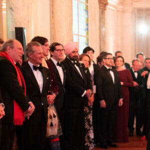 Stéphane Bern et Leah Behn (Robe Giambattista Valli Haute Couture) - Le Bal 2022, Bal des débutantes à l'hôtel Shangri-La Paris, le 26 novembre 2022. © Le Bal /Jacovides/Borde/Moreau/Bestimage