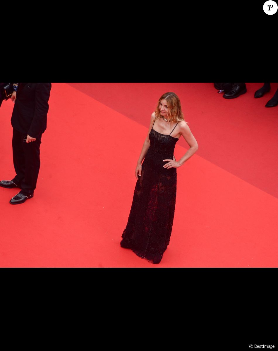 Clotilde Courau - Montée des marches du film « Les Amandiers » lors du 75ème Festival International du Film de Cannes. Le 22 mai 2022 © Giancarlo Gorassini / Bestimage