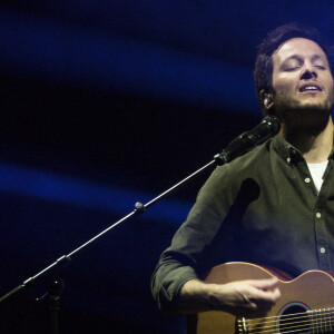 Le chanteur Vianney sur la scène du festival du Printemps de Pérouges à la Plaine de l'Ain à Saint-Vulbas, le 1er juillet 2022. © Sandrine Thesillat / Panoramic / Bestimage