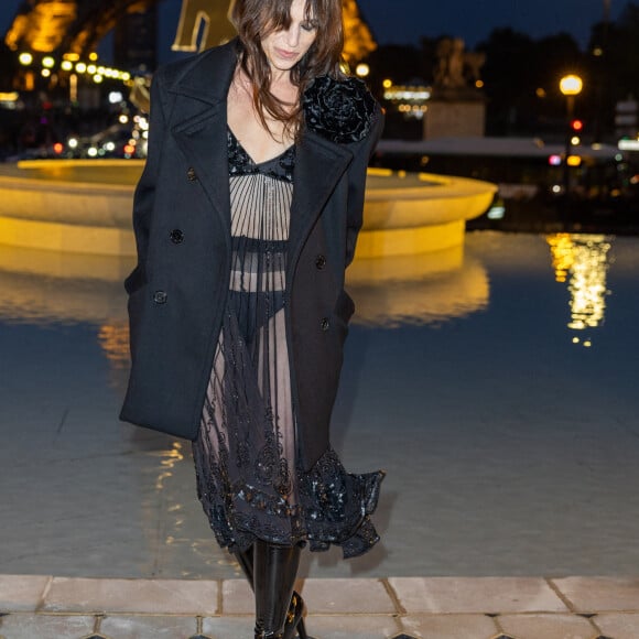 Charlotte Gainsbourg - Front row du défilé de mode Saint Laurent, Prêt-à-porter Printemps / Eté 2023 dans le cadre de la Fashion Week de Paris le 27 septembre 2022. © Olivier Borde  Front row of the Saint Laurent Womenswear Spring/Summer 2023 show as part of Paris Fashion Week on September 27, 2022 in Paris, France.