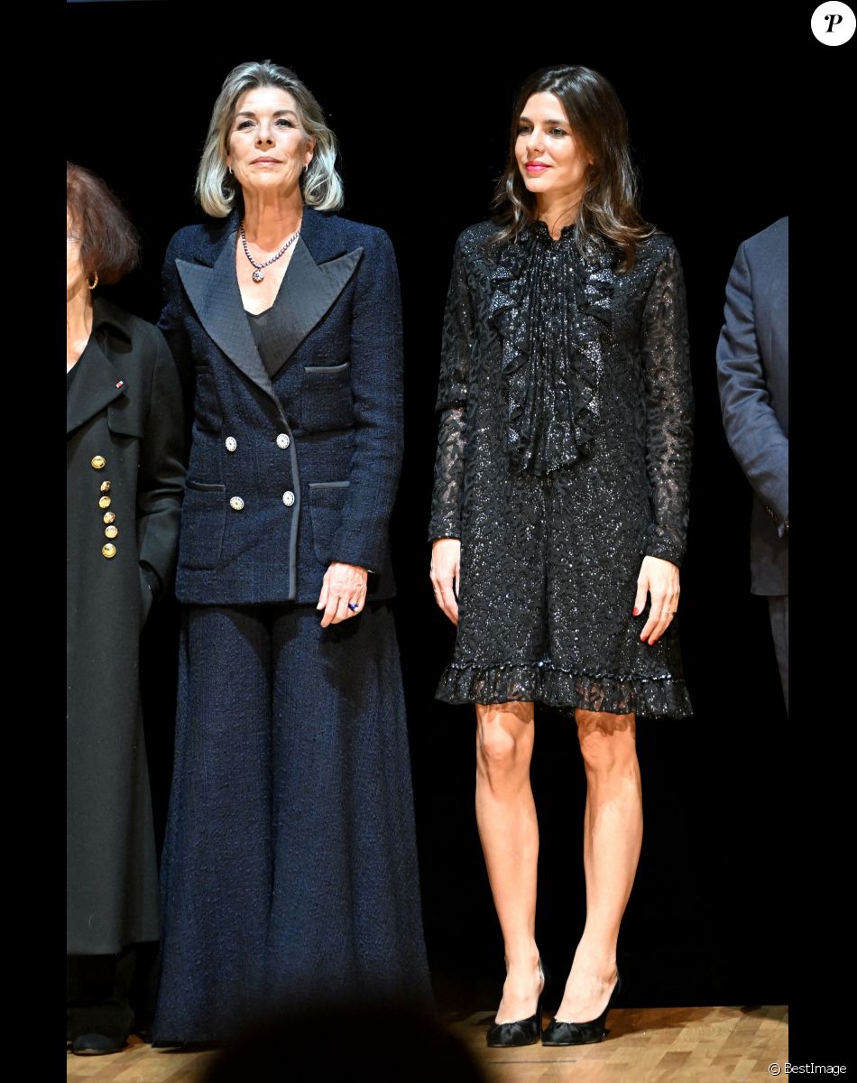 Semi-exclusif - La princesse Caroline de Hanovre et sa fille Charlotte Casiraghi durant la cérémonie de proclamation de l'édition 2022 des Prix de la Fondation Prince Pierre à l'opéra Garnier à Monaco, le 11 octobre 2022. © Bruno Bebert / Bestimage
