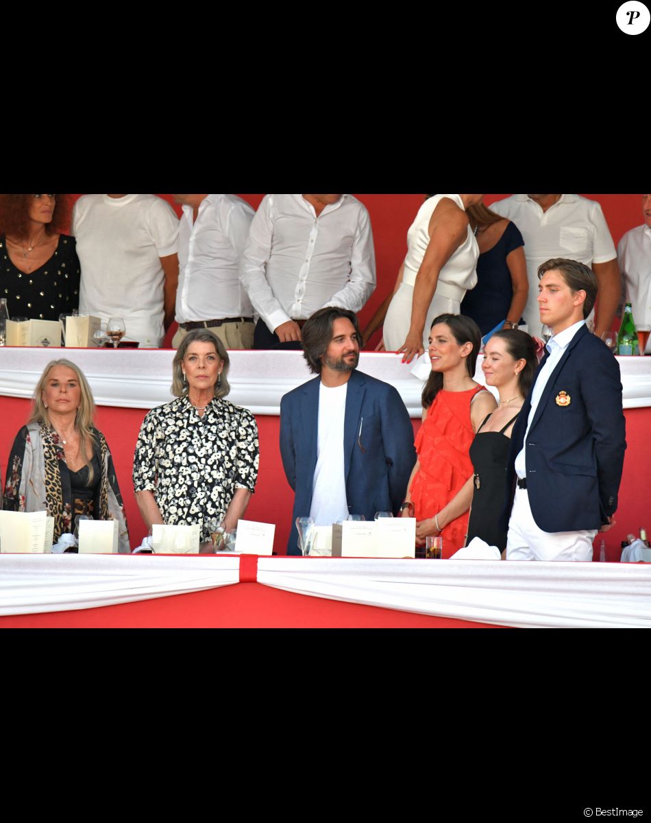 Tina Green, la princesse Caroline de Hanovre, Dimitri Rassam, sa femme Charlotte Casiraghi, la princesse Alexandra de Hanovre et son fiancé Ben-Sylvester Strautmann durant le Jumping International de Monaco, 16eme édition du Longines Global Champions Tour, le 1er juillet 2022. © Bruno Bebert / Bestimage