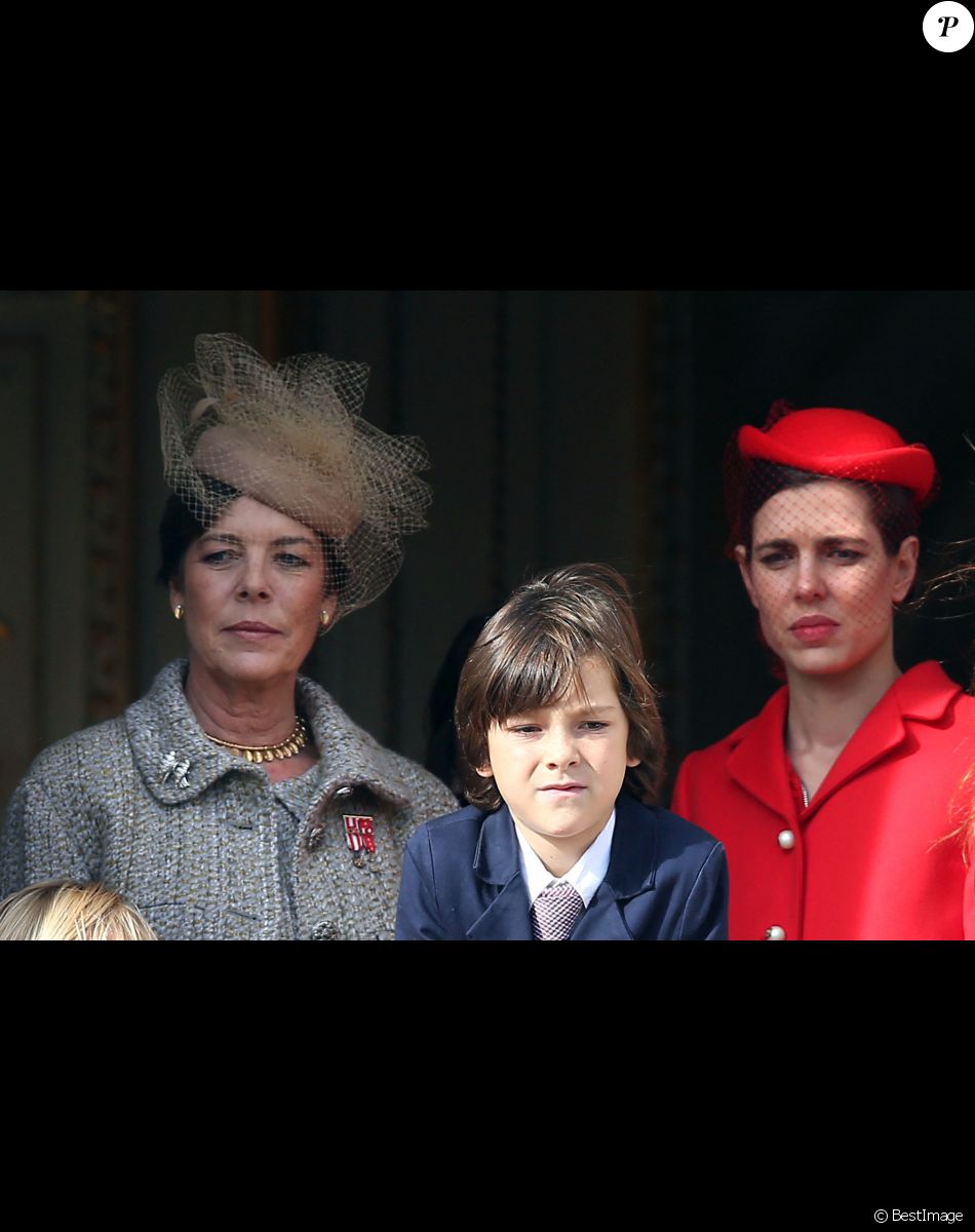 La princesse Caroline de Hanovre, Charlotte Casiraghi, Sylvestre, le fils de Leticia de Massy, petite fille de la princesse Antoinette de Monaco soeur du prince Rainier - La famille princière de Monaco au balcon lors de la Fête Monégasque à Monaco, le 19 novembre 2016. © Bruno Bebert/Dominique Jacovides/Bestimage