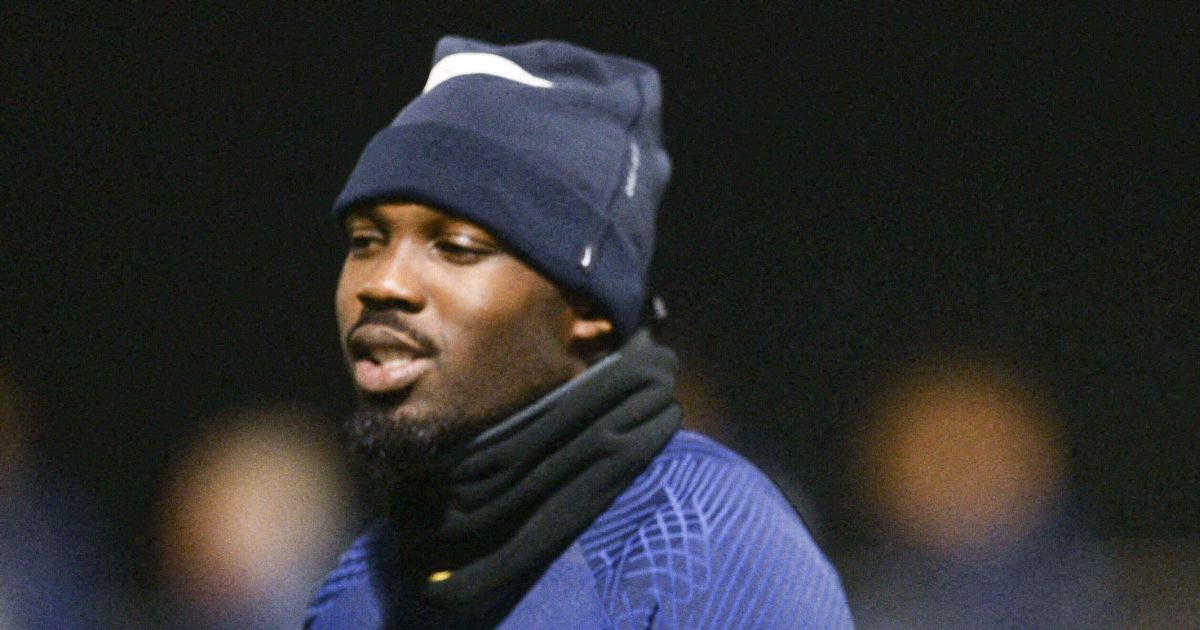 Karim Benzema Marcus Thuram Lors De Lentraînementde Léquipe De France De Football Au Centre