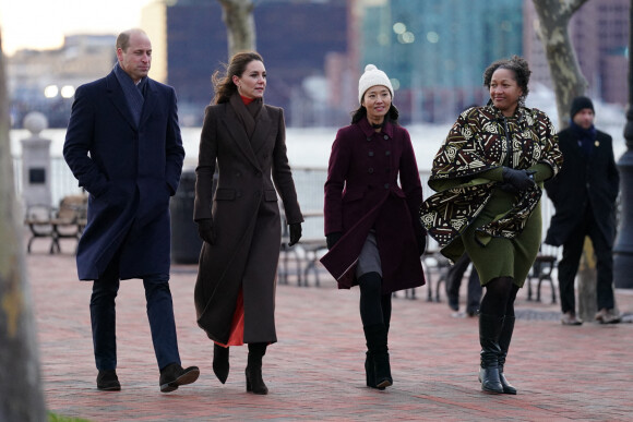 La maire de Boston Michelle Wu et la pasteure Mariama White-Hammond - Le prince de Galles William et Kate Catherine Middleton, princesse de Galles, en visite sur le port de Boston, à l'occasion de leur déplacement officiel aux Etats-Unis. Le 1er décembre 2022 