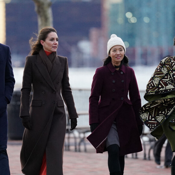 La maire de Boston Michelle Wu et la pasteure Mariama White-Hammond - Le prince de Galles William et Kate Catherine Middleton, princesse de Galles, en visite sur le port de Boston, à l'occasion de leur déplacement officiel aux Etats-Unis. Le 1er décembre 2022 