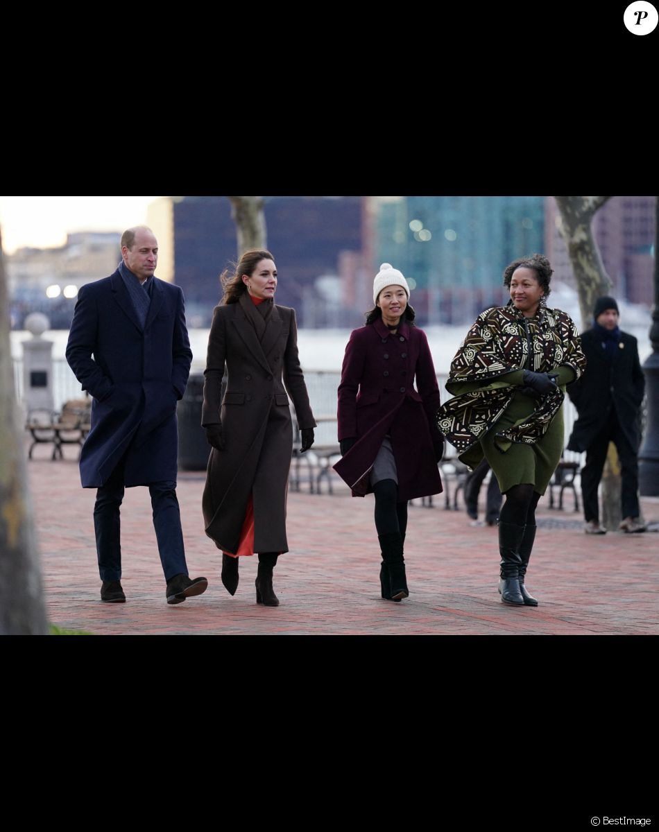 La maire de Boston Michelle Wu et la pasteure Mariama White-Hammond - Le prince de Galles William et Kate Catherine Middleton, princesse de Galles, en visite sur le port de Boston, à l'occasion de leur déplacement officiel aux Etats-Unis. Le 1er décembre 2022