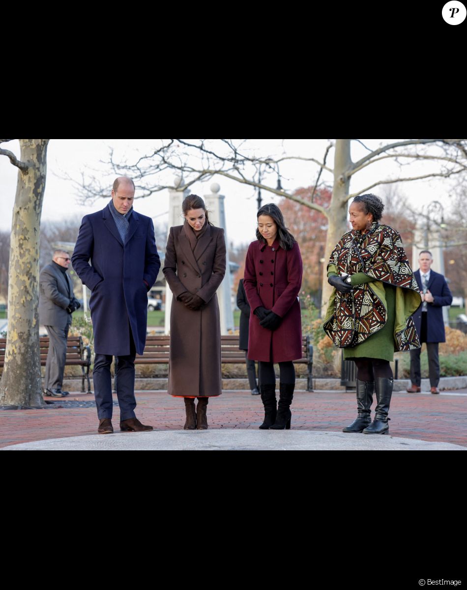 La maire de Boston Michelle Wu et la pasteure Mariama White-Hammond - Le prince de Galles William et Kate Catherine Middleton, princesse de Galles, en visite sur le port de Boston, à l'occasion de leur déplacement officiel aux Etats-Unis. Le 1er décembre 2022