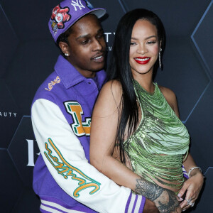 Rihanna (enceinte) et son compagnon ASAP Rocky au photocall "Fenty Beauty et Fenty Skin" à Los Angeles. 