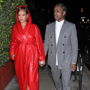 Rihanna, enceinte, et son compagnon ASAP Rocky arrivent au restaurant "Giorgio Baldi" à Los Angeles, le 12 février 2022. 