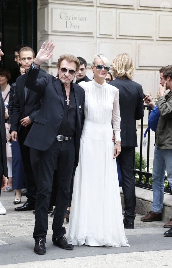Johnny Hallyday et sa femme Laeticia - Arrivées au défilé de mode Haute-Couture automne-hiver 2016/2017 "Christian Dior" à Paris. Le 4 juillet 2016 