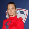 Ilona Smet maman : promenade en famille avec son chéri... leur fils grandit à vue d'oeil !