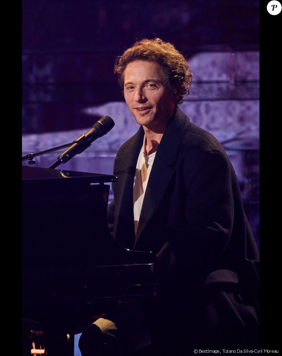 Exclusif - Prix Spécial - Le chanteur Raphael - Enregistrement de l'émission "Michel Polnareff, la soirée événement", diffusée le 6 décembre à 21h10 sur France 2 © Cyril Moreau-Tiziano Da Silva / Bestimage